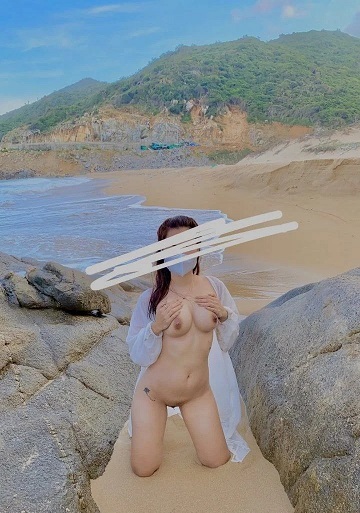 Buổi khoe lồn với núi rừng.