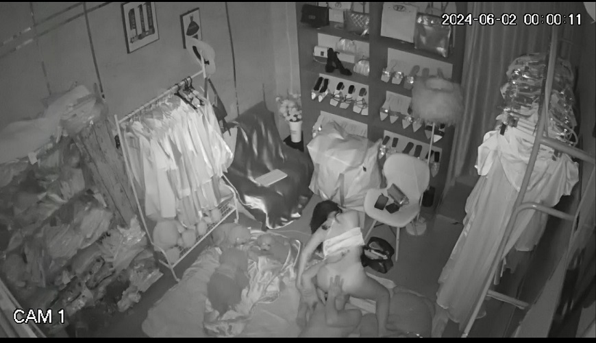 Clip: Chị chủ shop trái cây bị hack cam.