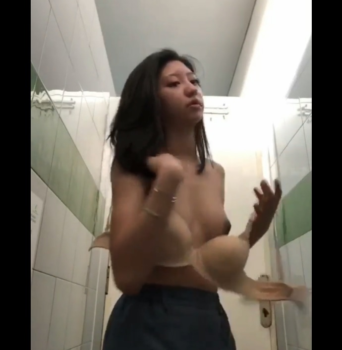 Clip: Học sinh khoe hàng.