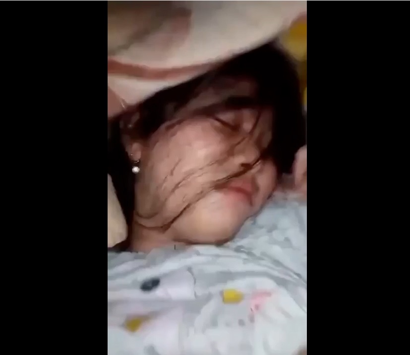 Clip: Đang ngủ thì bị đụ bất ngờ =))