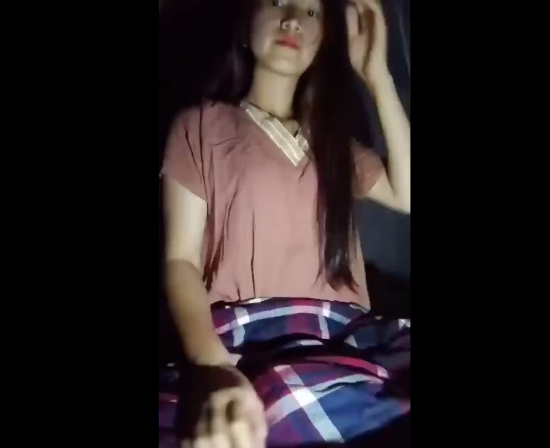 Clip: Nữ sinh nứng về đêm.