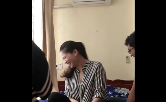 Clip: Thầy giáo nước ngoài địt chị gái Việt.