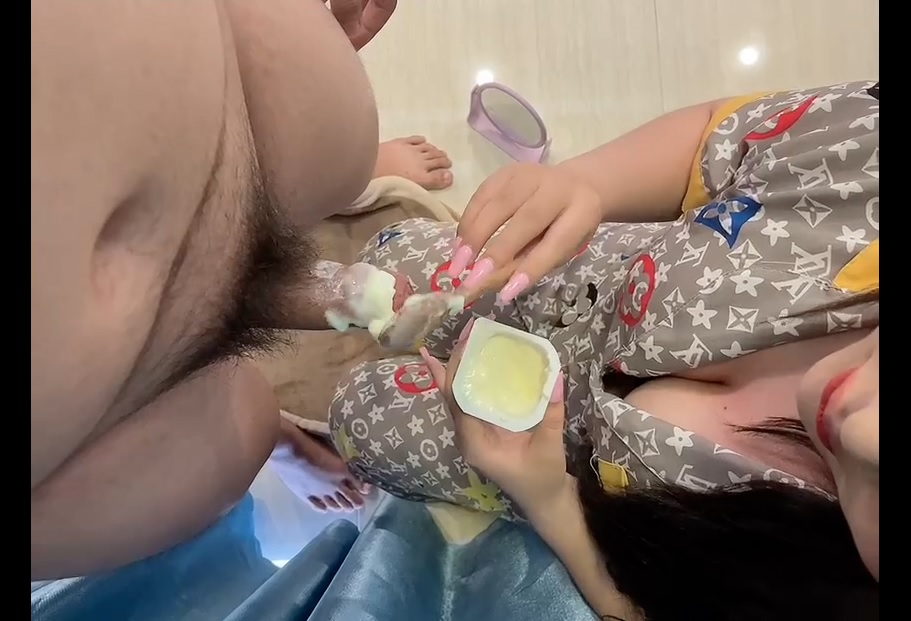 Clip: Khi người yêu có đam mê với sữa chua :))