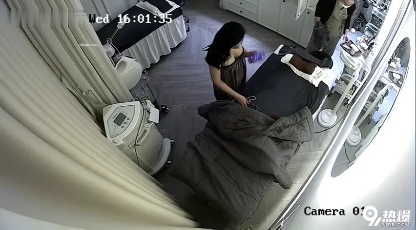 Clip: Quay lén Chị gái Việt đi tút lại nhan sắc cái L dâm :))